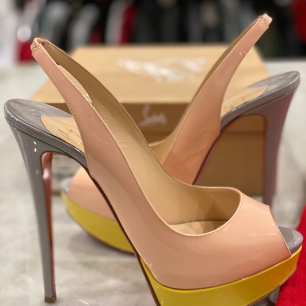 BEAUTIFUL CHRISTIAN LOUBOUTIN PEEP TOE SLINGBACKS!